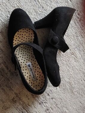 American Eagle By Payless Black Mary Jane Faux Suade Heels